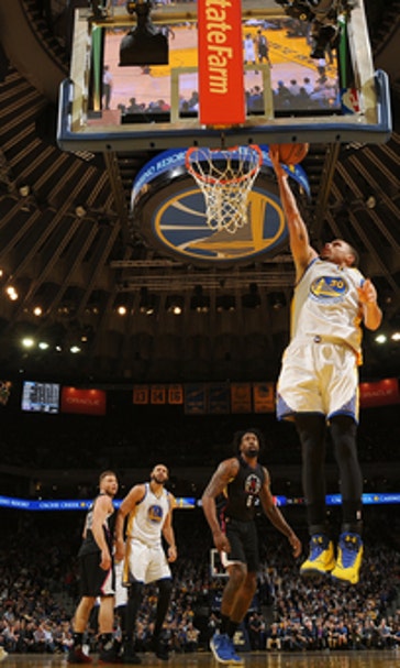 Curry flurry: MVP's huge third quarter propels Warriors (Feb 23, 2017)